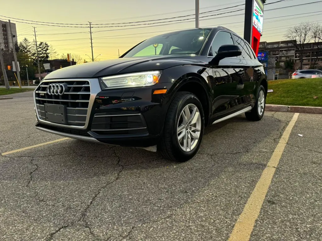 2018 Audi Q5 Quattro Komfort PREMIUM AWD NO-ACCIDENT APPLE CAR