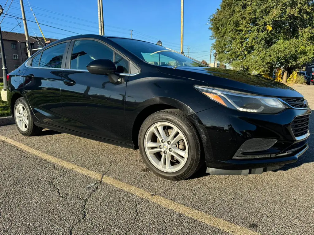 2018 Chevrolet Cruze LT 4CYL  ACC FREE /BACK UP CAMERA/ APPLE CAR PLAY