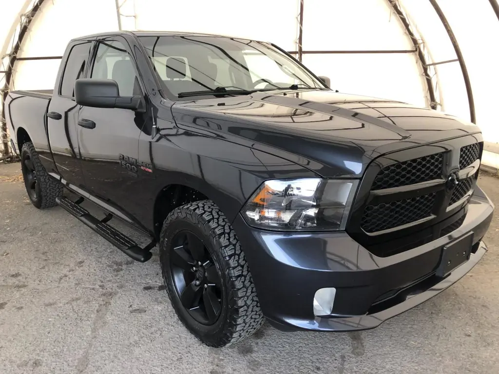 2020 RAM 1500 EXPRESS QUAD CAB 4X4,NIGHT EDITION,6 PASSENGER 