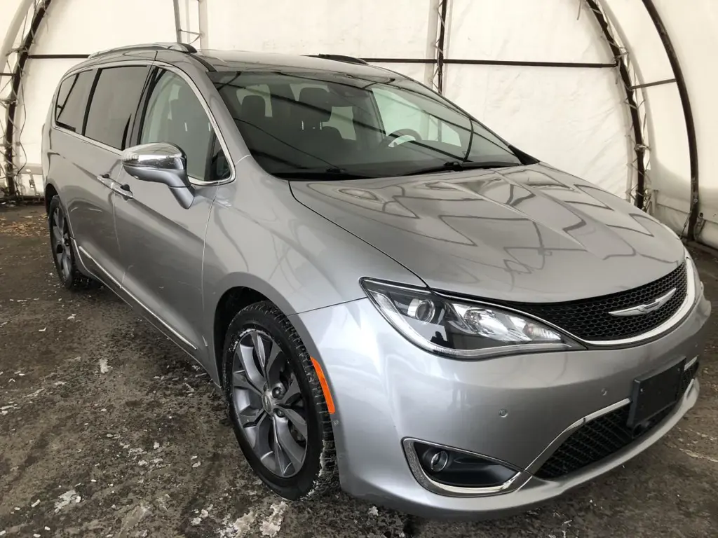 2017 Chrysler Pacifica Limited,8 PASSENGER SEATING,ADV SAFETY GROUP, DVD