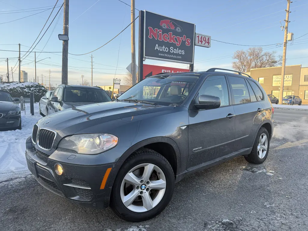 2012 BMW X5 xDrive35i AWD - PANO ROOF - NEW TIRES - LOW KMS!