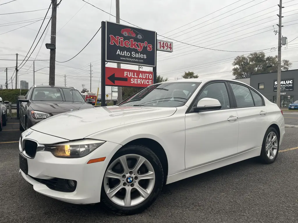 2013 BMW 3-Series 328i xDrive AWD - MEMORY SEATS - ALLOY WHEELS!