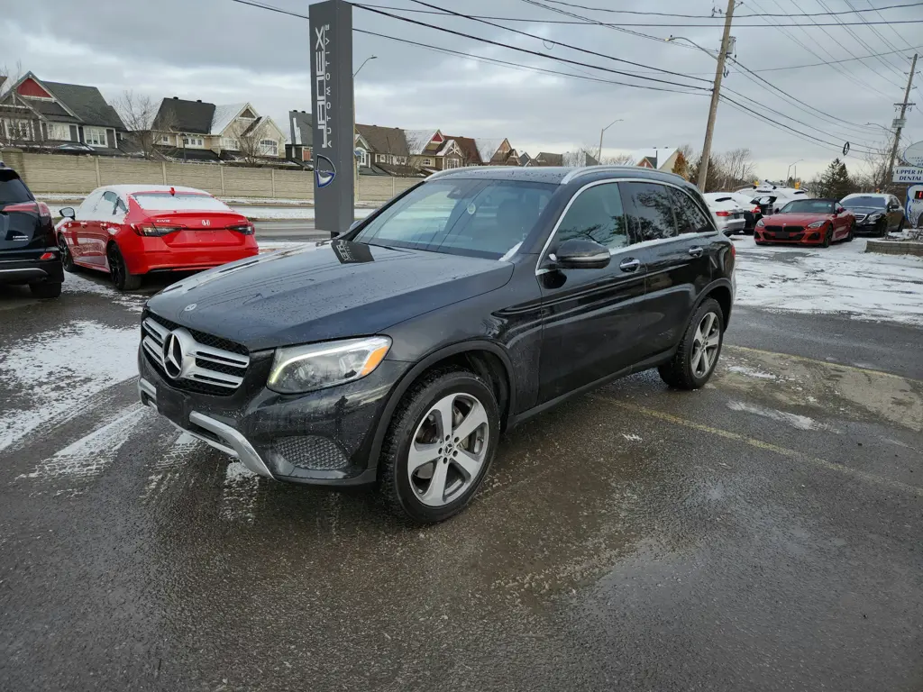 2019 Mercedes-Benz GLC 300 4MATIC  Accident Free  Low Kms Sunroof GPS