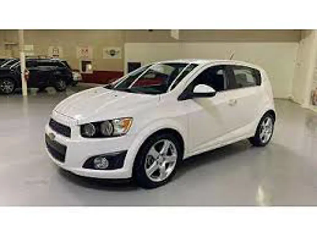 2015 Chevrolet Sonic LT  Economical  Low Kms Extra Clean